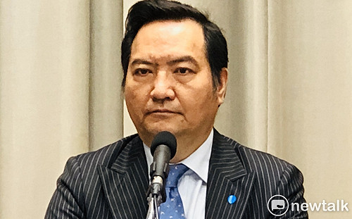 禁高中以下師生出國 羅秉成：引用特別條例「合法也合憲」