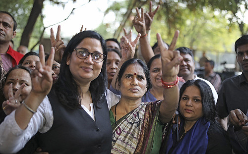 印度4性侵犯巴士虐殺女醫大生 纏訟7年伏法絞死