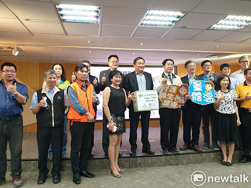 王定宇牽線  企業捐兩部紅外線熱影像體溫快篩計助防疫