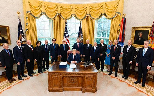 抗疫救經濟 川普簽署2兆美元紓困案成法