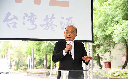 防疫酒精穩定生產供糧無虞   蘇貞昌：同舟一命對抗疫情