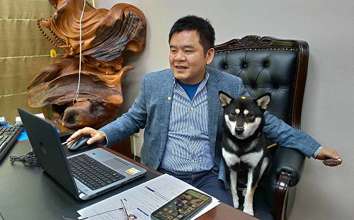 卡哇伊! 國會首次視訊會議 莊瑞雄拉愛犬入鏡超吸睛