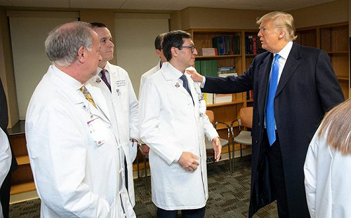 武漢肺炎全美確診破27萬例  川普建議出門戴口罩