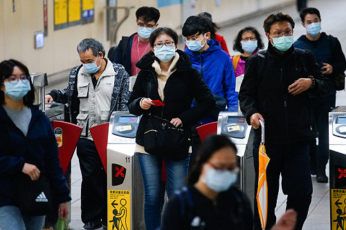 戴口罩搭北捷首日 1600人經勸導進站200人離開