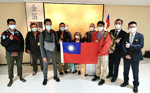 外交部不斷協調 滯印度、斐濟25位台人順利經東京返台