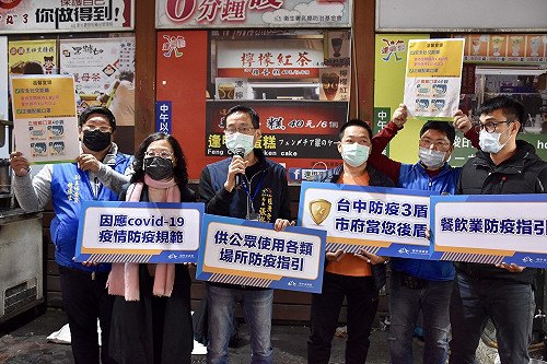 安心消費！中市經發局赴電子遊戲場宣導防疫