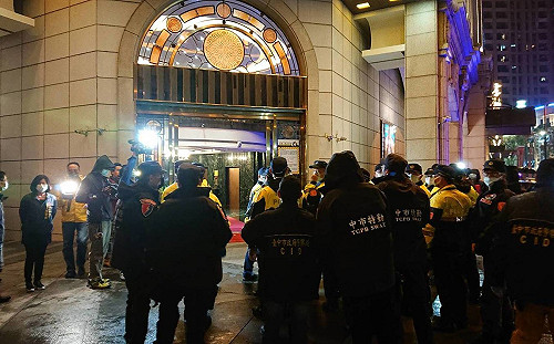 酒店、舞廳一聲令下關閉  日日春 : 無法源依據 官員耍特權?