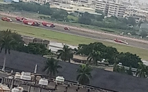 快訊》小港機場空勤直升機墜落！  機身側躺跑道產生巨響