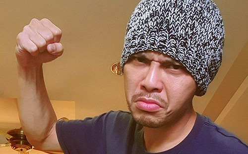 武漢肺炎》黃明志熱捐防疫用品  籲 : 有能力的人們站出來！