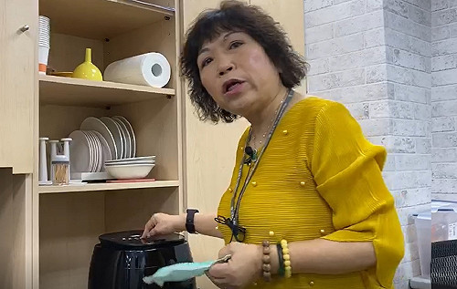 氣炸鍋烤口罩媒體教的？ 葉毓蘭自清「我不是白癡」