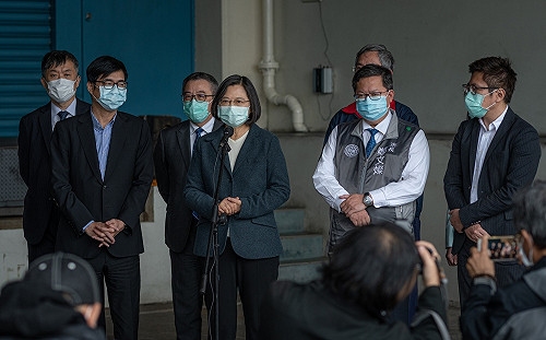 千萬片口罩援外惹議  蔡英文：只佔國內產量很有限的比例
