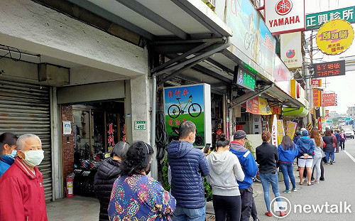 武漢肺炎》買口罩人潮增多  240家藥局申請退出販賣！陳時中回應了