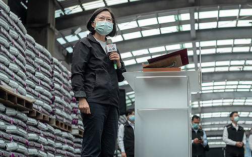 總統視察台肥  4/15起實名預購每包補助20元