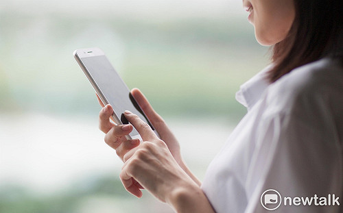 網友票選2020最糟手機設計！「多餘鏡頭」奪第一