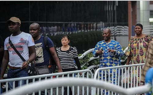 (影) 目標「百人斬」! 北京黑人留學生高調炫53段情史 復旦還招同居「學伴」