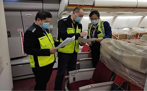 「上門自提」模式開啟  多國包機到中國領防疫物資