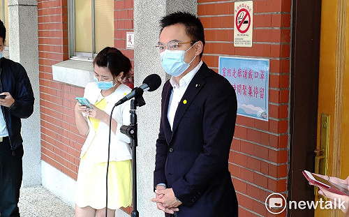 陸委會要罰白宮記者張經義 藍委喊話：不要逢中必反