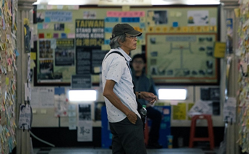 「被失蹤」銅鑼灣書店店長林榮基吃早餐遭潑漆 警連夜下高雄逮2嫌