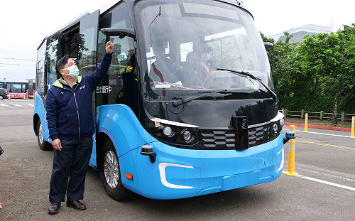 智駕電動巴士運輸接駁測試  昨起新北淡海新市鎮上路