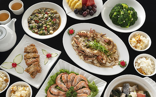 帶母親嘗美食加玩透透  中市樂園賣場飯店優惠齊出籠