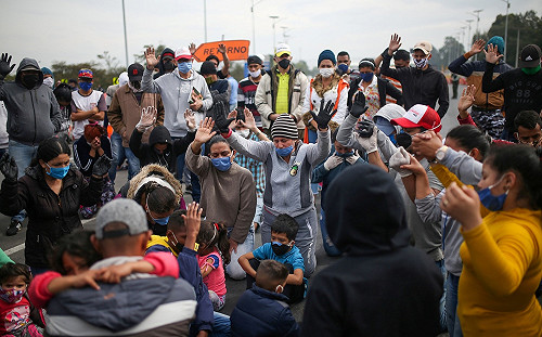 美國散播病毒？ 哥倫比亞24位移民驅逐出境後確診武肺