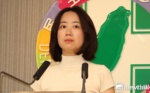 戴瑋姍臉書被認證造假 侯辦籲請辭賴辦發言人