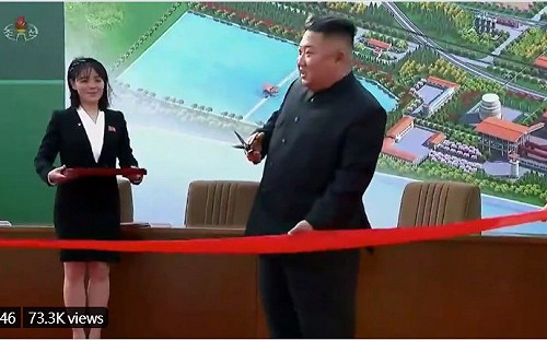 他在動！金正恩剪綵影片曝光 韓網友：走路姿勢像「輕微中風患者」