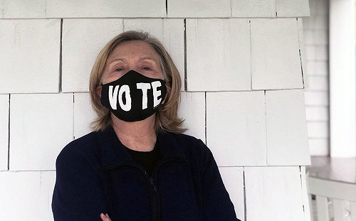 阿桑妳哪位？73歲希拉蕊素顏戴口罩 被KUSO食人魔