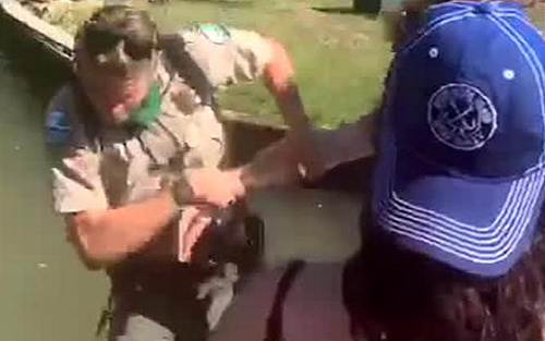 警衛好難當！勸戴口罩 有人被槍殺、有人被推入湖中