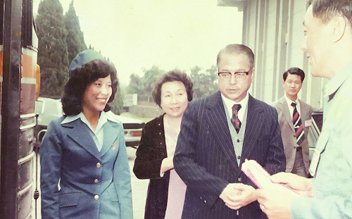 中橫開通一甲子  復刻版金馬號重新上路  金馬小姐合體話當年