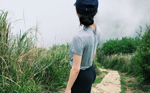 臉書秀爬山美背照 嗆譚德塞女孩林薇分享返台隔離14天後心情