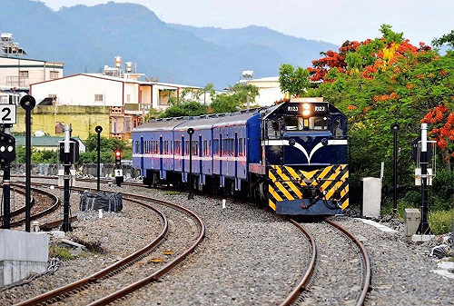 阿公級火車復出！「藍皮普快」變身觀光列車遊台灣