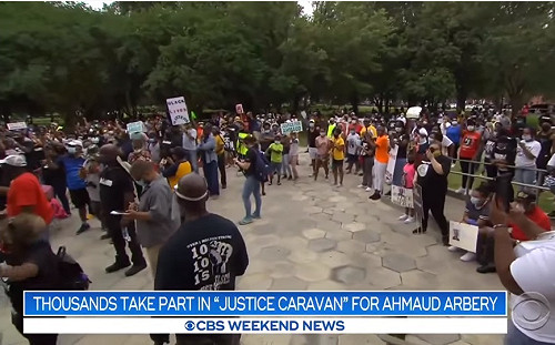 白人槍殺非裔男檢察官涉拖案 美小鎮示威籲撤職