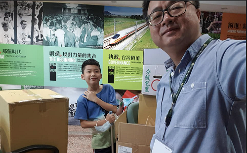 即將卸任黨職  羅文嘉假日赴黨中央打包：輕輕的我走了