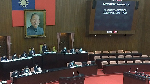 立院三讀》操作槍納槍枝管制 製造販賣模擬槍罰鍰提高