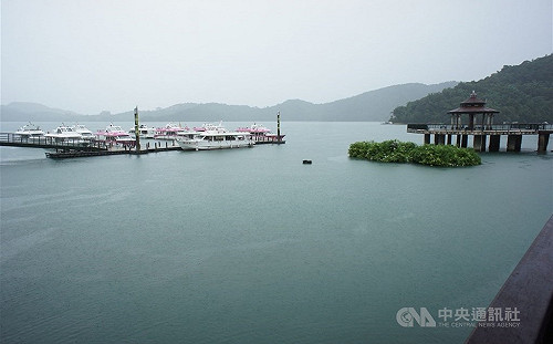 女子日月潭落水搜尋無所獲  警消再派潛水員找人