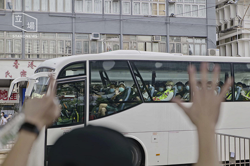 港警臉書直播執法過程 逾120人遭逮