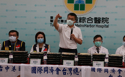 向醫護致敬！蔡其昌攜手國際同濟會致贈梧棲童綜合醫院愛心餐盒