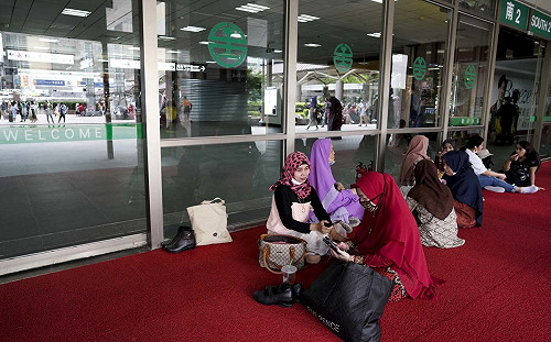 柯宣布「特赦無證件移工」 外籍移工協會3語言速轉消息