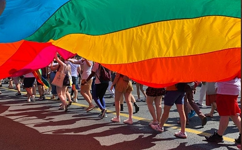 遲來18個月！哥斯大黎加今同婚就地合法