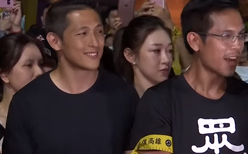 (影)「站出來投票」 吳怡農聲援罷韓遊行人氣爆表