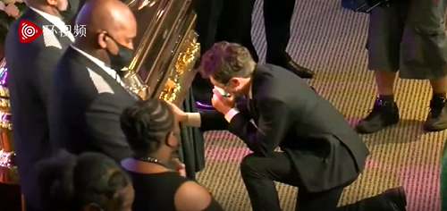 佛洛伊德追悼會 明尼阿波利斯市長下跪痛哭