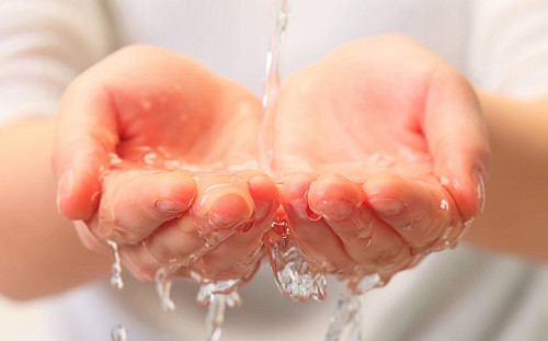 夏天肌膚出油狂洗臉？破除四大臉部清潔迷思