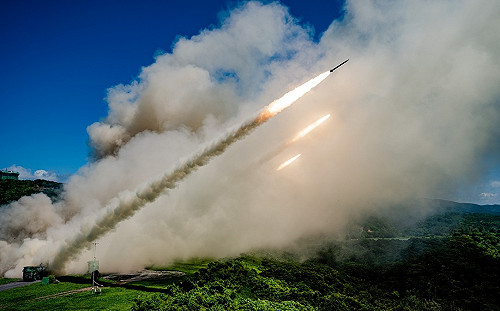 國軍天馬雷霆神弓操演 實彈射擊場面震撼