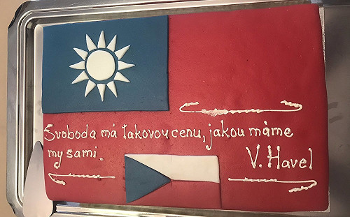 標準吃貨!  捷克議長確定訪台  上蛋糕秀「台捷共好」