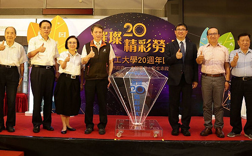 新北勞大20週年回顧展今起登場  首屆結業生回娘家