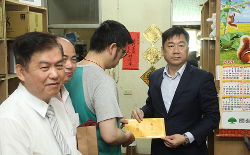 端午送暖！陳宗彥到台南首發公傷役男贍養金