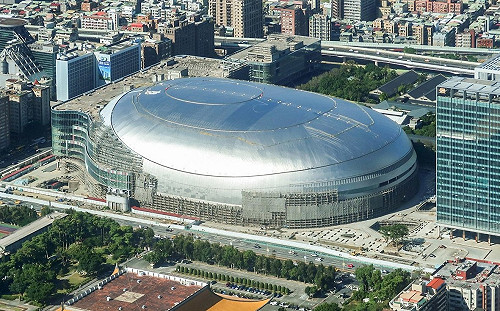 台北出奇蛋！網酸到爆：大巨蛋停工後竟神奇的自動長大