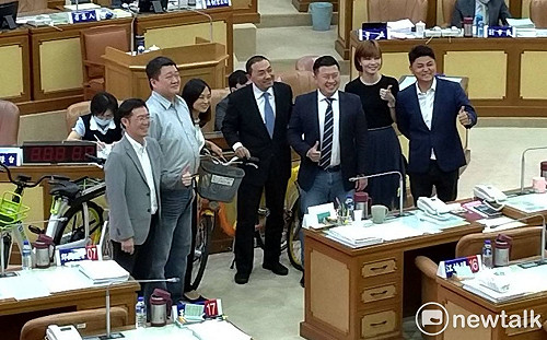 YouBike升級爭議 何博文促侯友宜對柯文哲硬起來