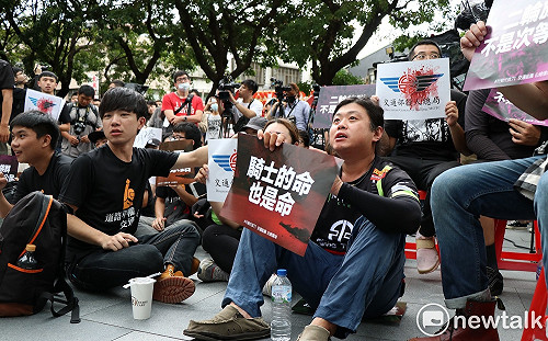 現場直擊》騎士的命也是命!  數百群眾籲公路總局檢討交通制度